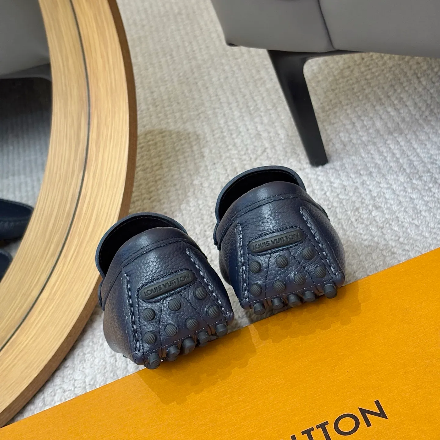 Men's men's shoes 💰420 (Yangli) LV 2⃣️0⃣️2⃣️5️⃣Spring and summer counter GLORIA series models ✈️Original factory special leather production, original last type. A classic driving slip-on casual shoe that shows an elegant style with exquisite craftsmanship details such as Monogram embossing all over the upper🌀Italian imported calfskin fabric Sheepskin foot pads➕Inside～Private mold replica sole Unique style Comfortable driving slip-on Size: 4-12 (38-46) Comes with [Counter packaging: original box, wrapping paper, card, instruction manual, shoehorn, cloth bag] No pressure to enter and leave the counter!